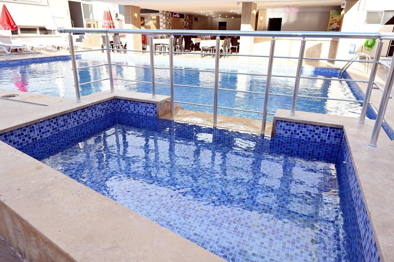 Roxx Royal Hotel 库萨达斯 外观 照片