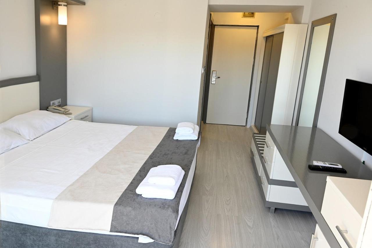 Roxx Royal Hotel 库萨达斯 外观 照片