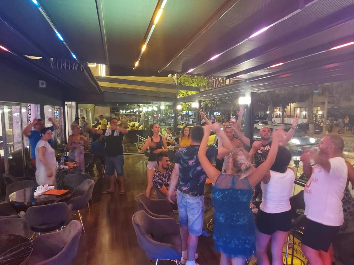 Roxx Royal Hotel 库萨达斯 外观 照片