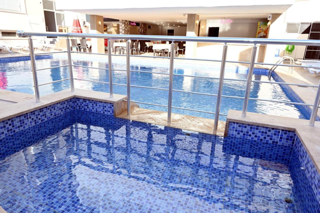 Roxx Royal Hotel 库萨达斯 外观 照片